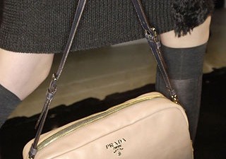 Zara ya tiene el degradé de Prada en sus complementos