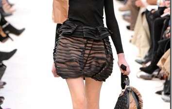 F&aacute;cil de copiar: jersey con lazada de Louis Vuitton